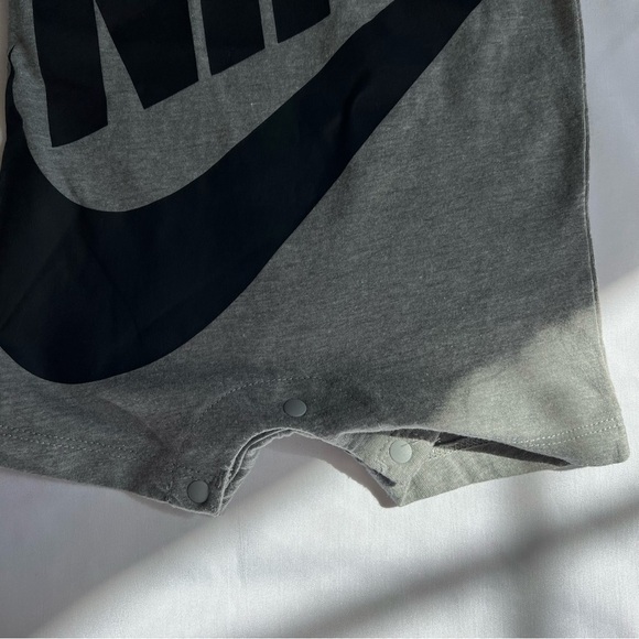 Nike Grey Logo Print Short Sleeve Romper Size 3 Months - Picture 4 of 10